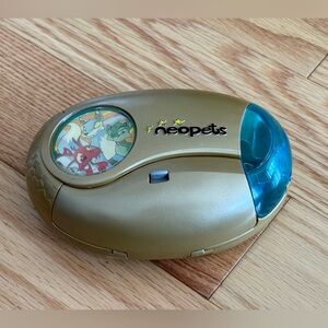 vintage 2003 Hasbro Neopets Deluxe Electronic Virtual Pet Game